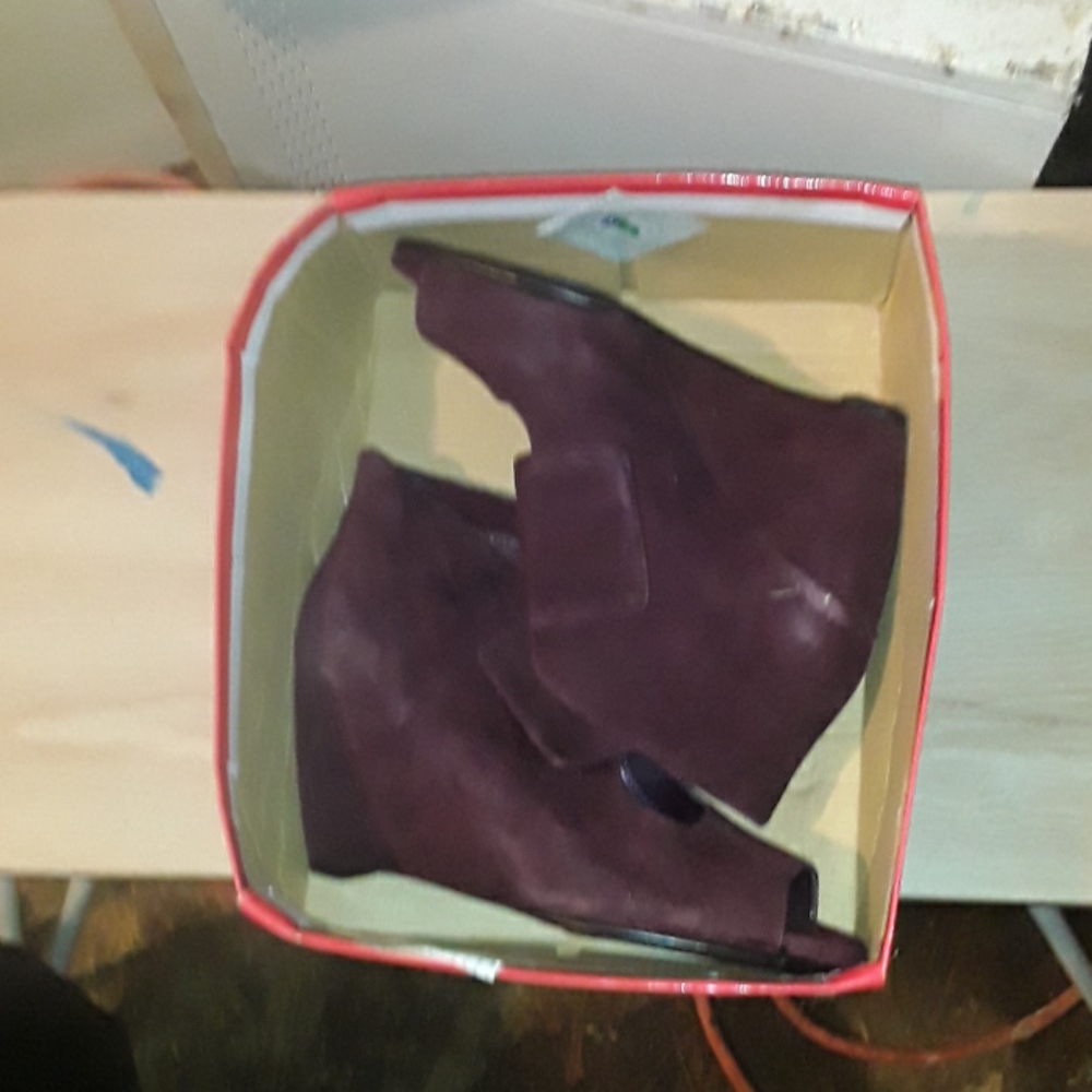 Aerosoles burgundy wedge high heel pumps